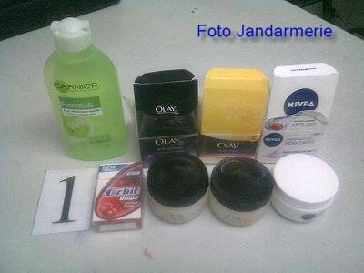 Anya, lánya meg a szomszédasszony