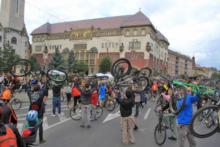 Biciklisávokat kértek a kerekesek Marosvásárhelyen