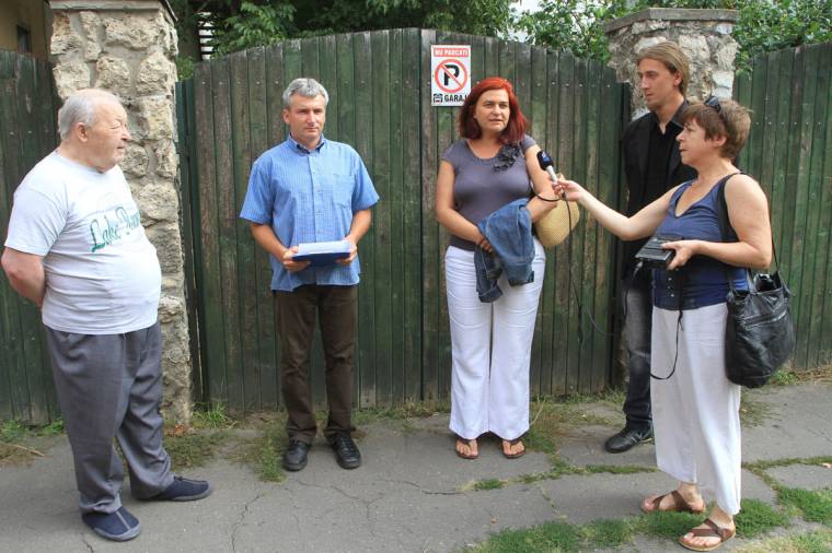 Ezren fogadták el a kétnyelvű kaputáblákat Marosvásárhelyen