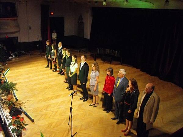 Szülőföldünk, anyanyelvünk szeretete kötelez