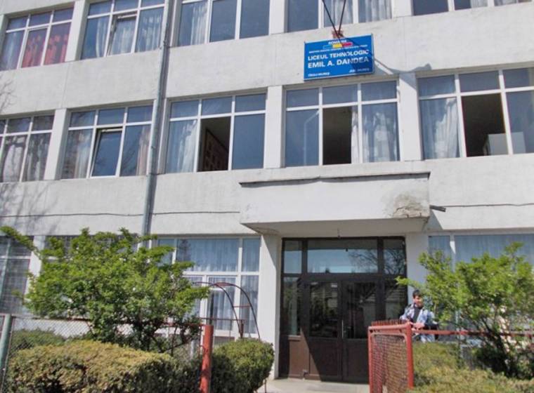 Nem szüntetik meg a kémiai líceumot