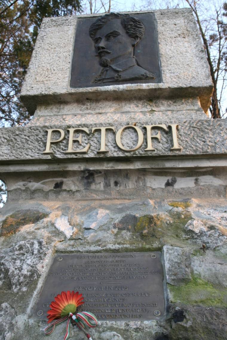 Megkerült a Petőfi-táblák tolvaja