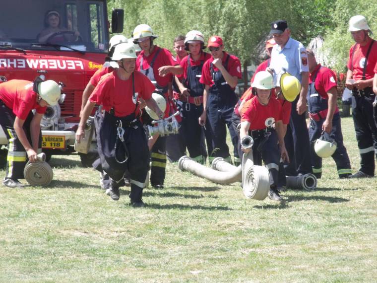 Tűzoltósági és polgári védelmi vetélkedő gyermekeknek