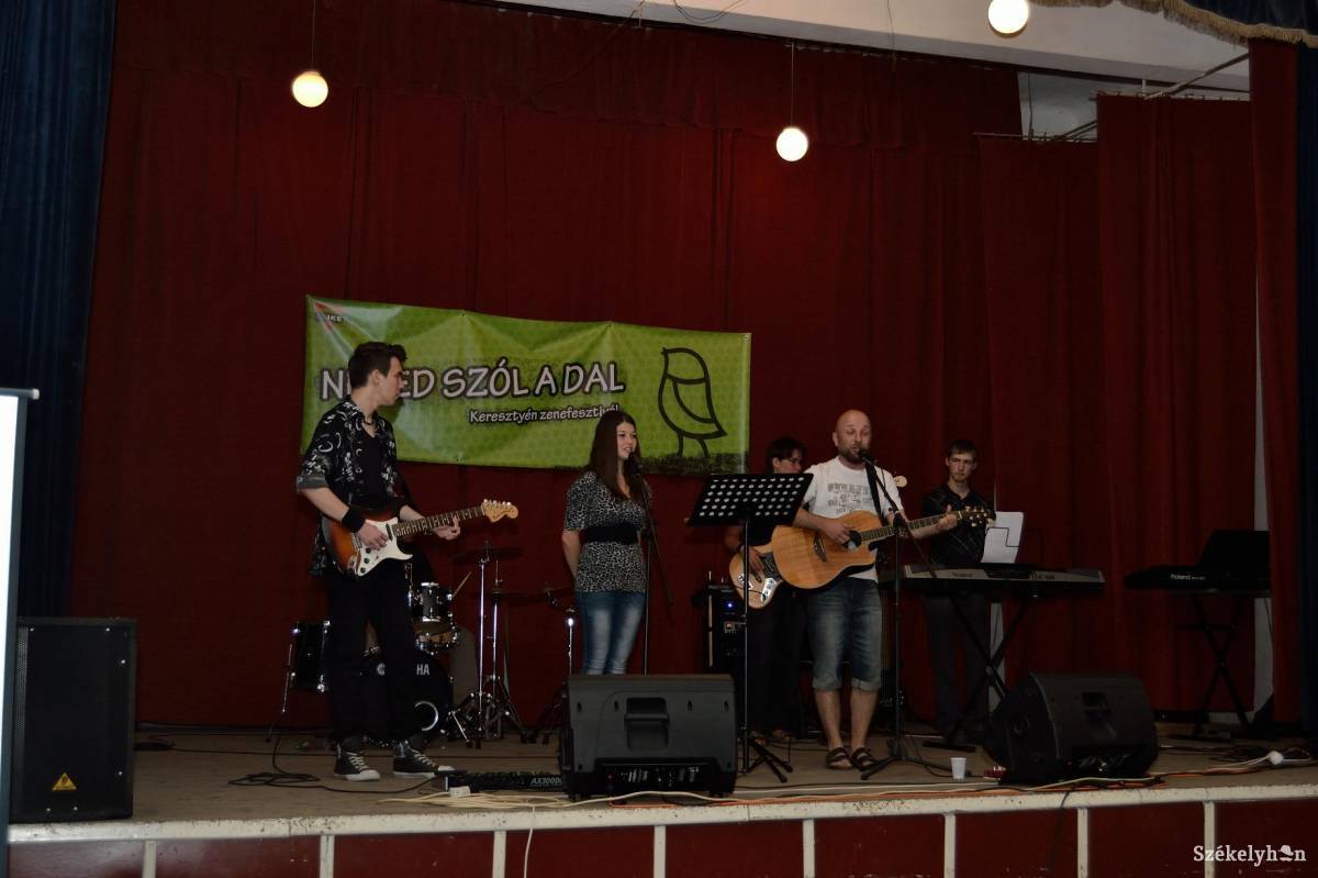 &bullet;  Fotó: Gligor Róbert László