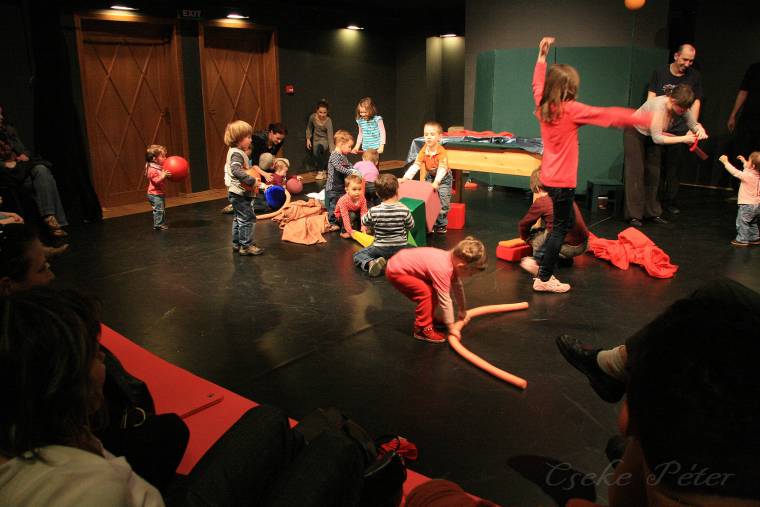 Csecsemőszínházzal rajtolnak az Arielben