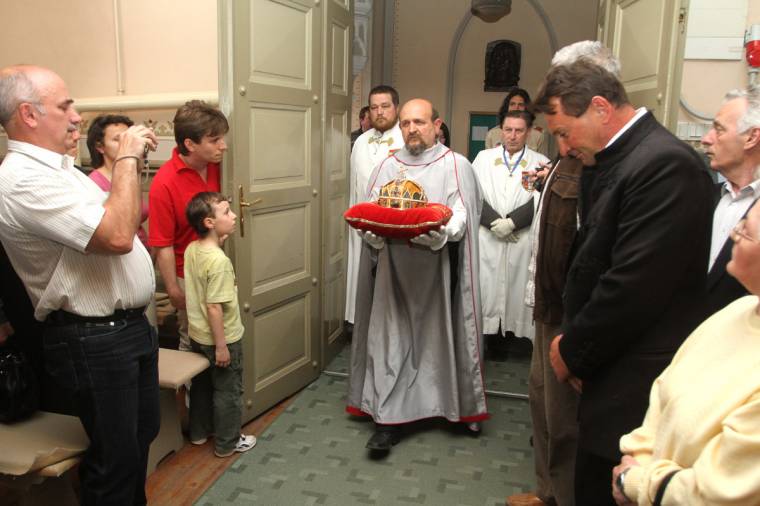 A Szent Korona másolata Marosvásárhelyen