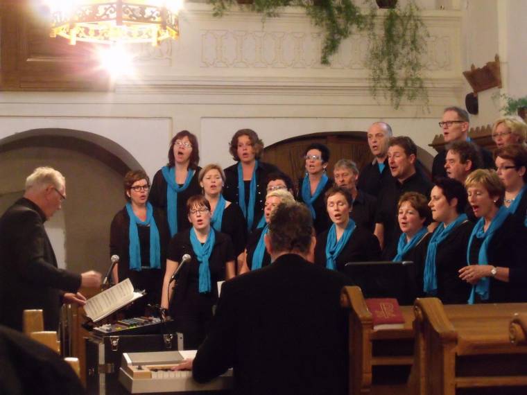 Itt az idő: dicsőítsük Istent