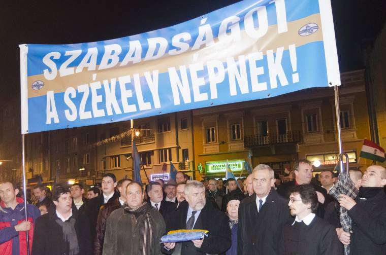 Közvetítést vállal az SZNT