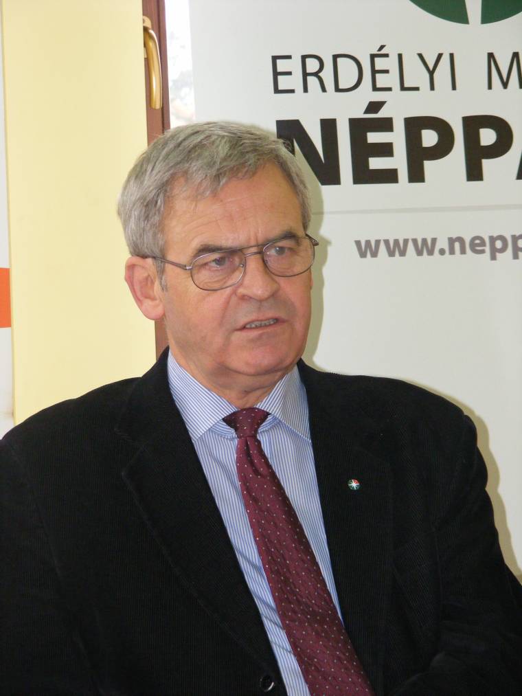 Tőkés László nemzeti és nem pártos szavazásra buzdít