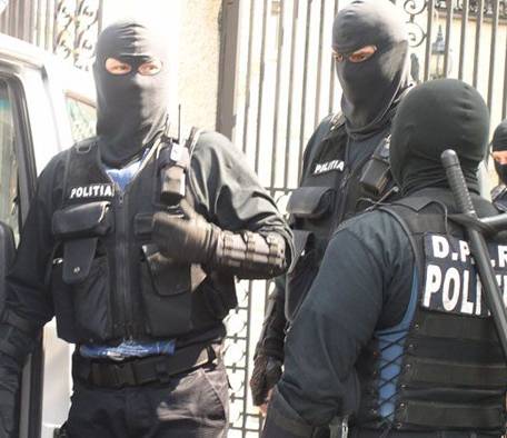 Házkutatások több megyében