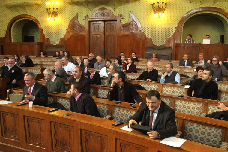 Számháború a megyei tanácsnál