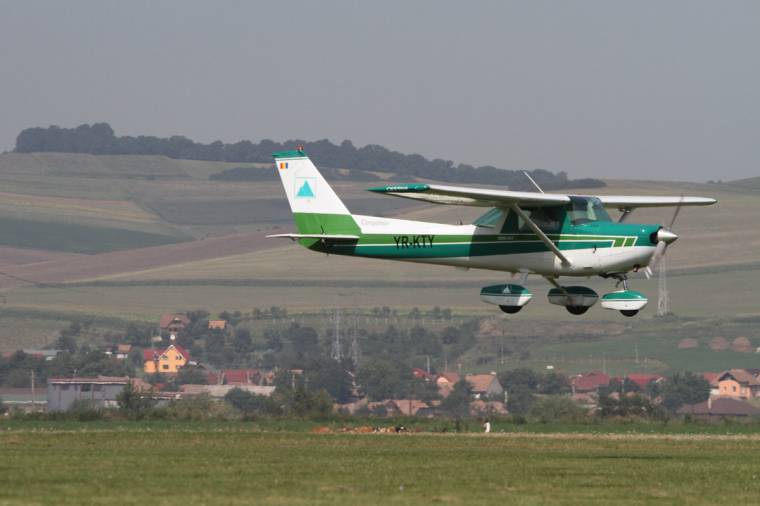 Vadászgép a Szabadság utcában
