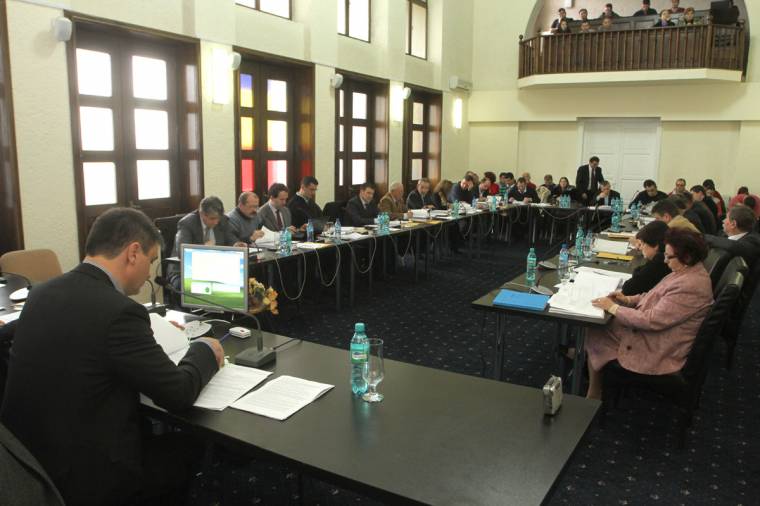 Maratoni ülés Marosvásárhelyen