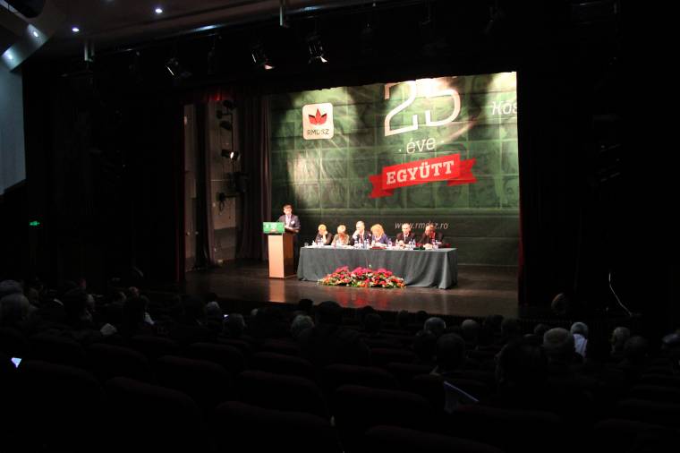 Eldőlt: kilép a kormányból az RMDSZ