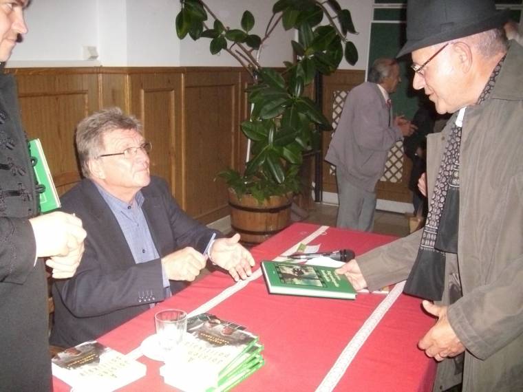 Tisztelőivel találkozott Csáky Zoltán