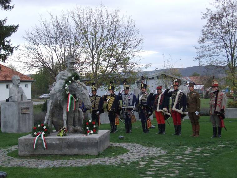 Mulatság, hagyomány, elegancia