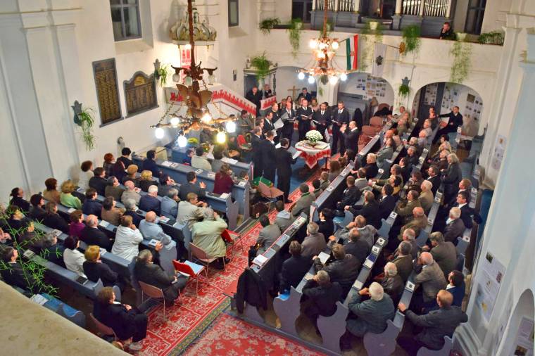 Szeretteim, küzdjetek a hitért