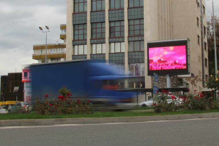 Betiltaná a fényreklámokat Florea