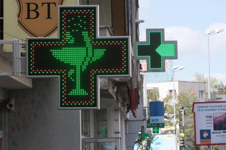 Húszezer lejes bírság a fényreklámokért