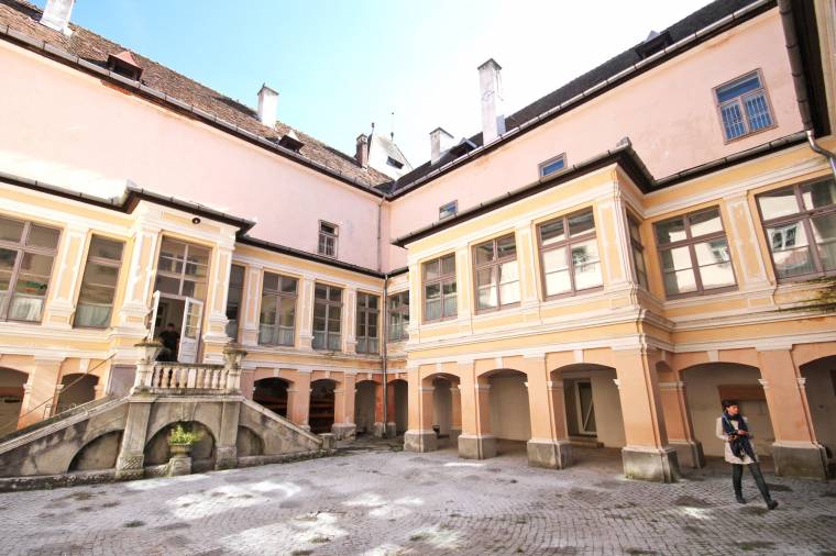 Kiállítás a marosvécsi várkastélyban