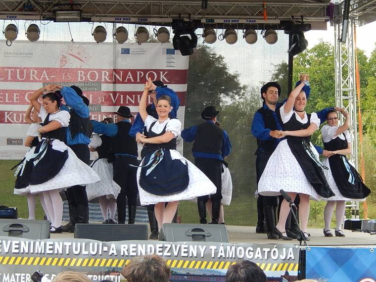 Bor- és kulturális napok zajlottak Vámosgálfalván