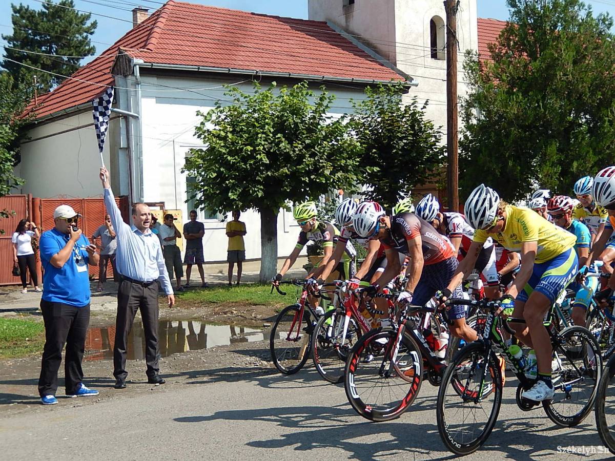 •  Fotó: Gligor Róbert László