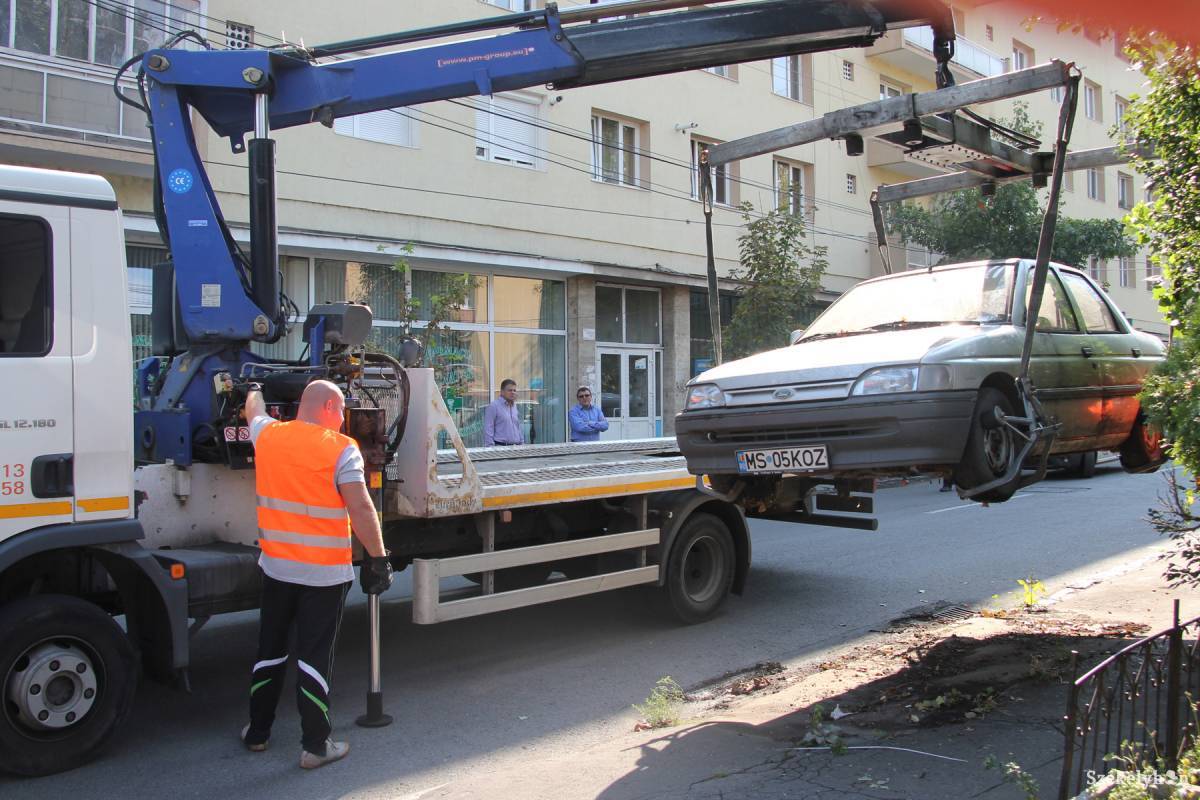 Erre a sorsra jutnak azok a járművek, amiknek a tulajdonosa nem tesz eleget az elszállításra való felszólításnak. Archív •  Fotó: Haáz Vince