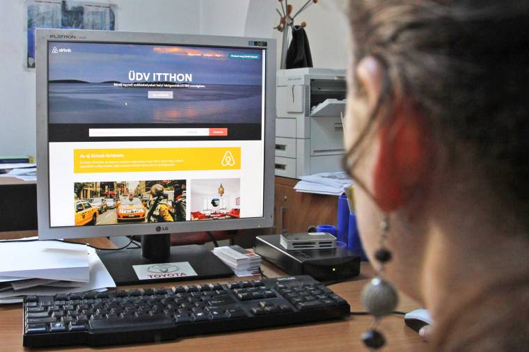 Pénzkeresés és olcsó szállás egy helyen