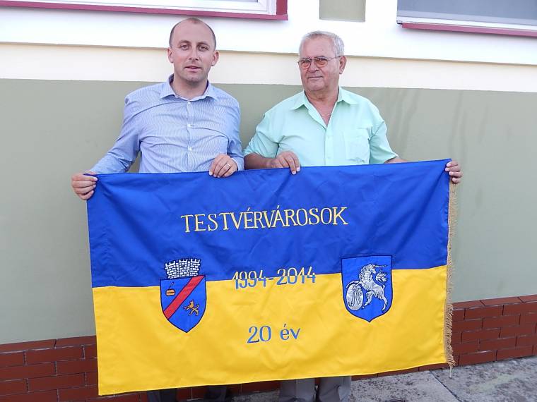 Húsz éve testvér Nyárádszereda és Aszód