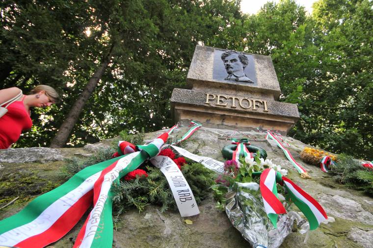 Petőfire emlékeztek Fehéregyházán