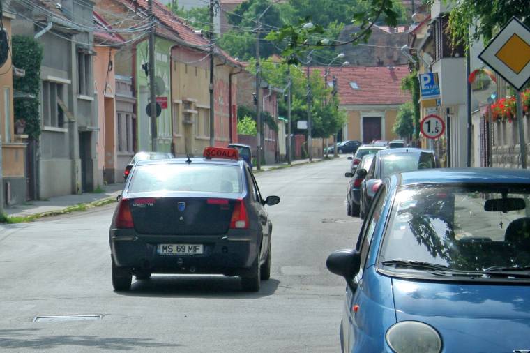 Szigorúbban ellenőriznék a sofőriskolákat