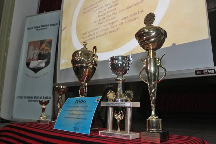 Egy év alatt félszáz díj a Bolyainak