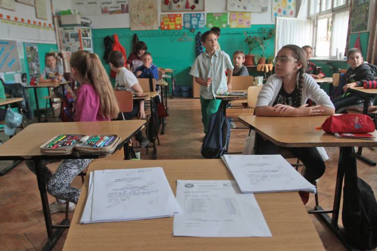 „Szoktatják” a kisiskolásokat