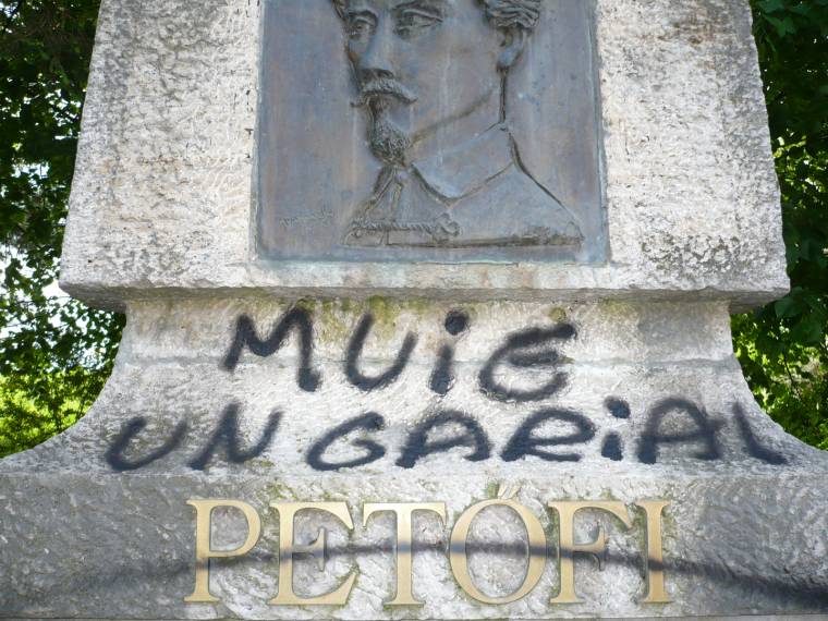 Újból meggyalázták a fehéregyházi Petőfi-emlékművet