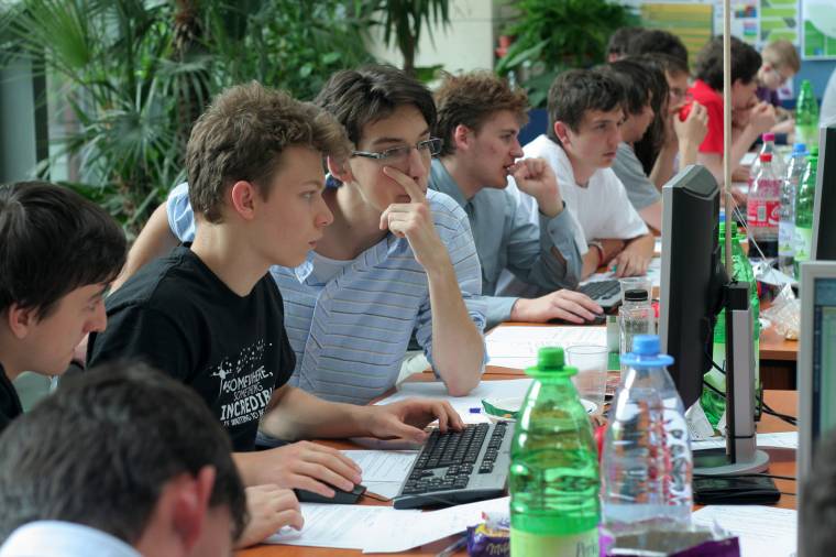 Informatikai kihívások vidám hangulatban