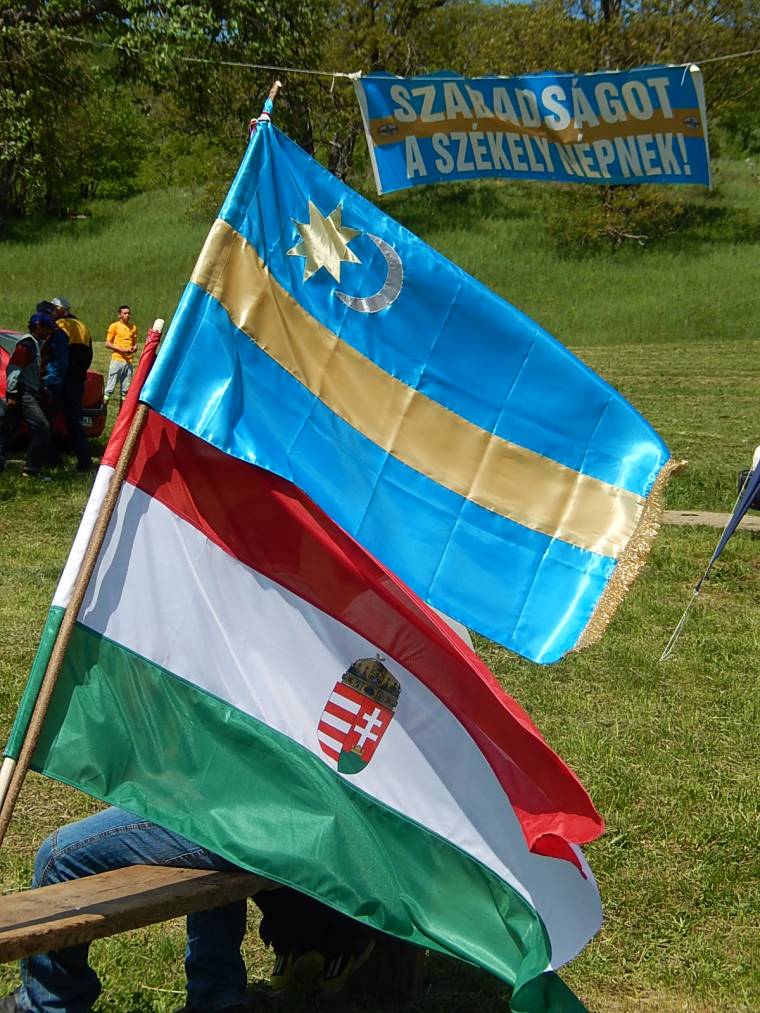 Székelyföldi autonómia pártpolitika felett