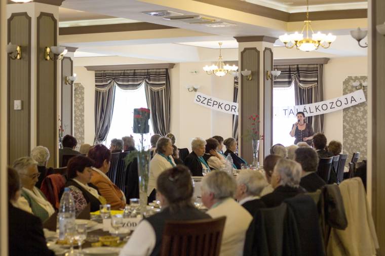 A szépkorúaknak is jár a mulatság