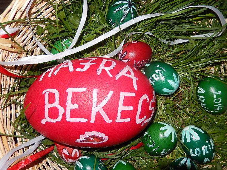 Rajongók várták Nyárádszeredában a Bekecs táncosait