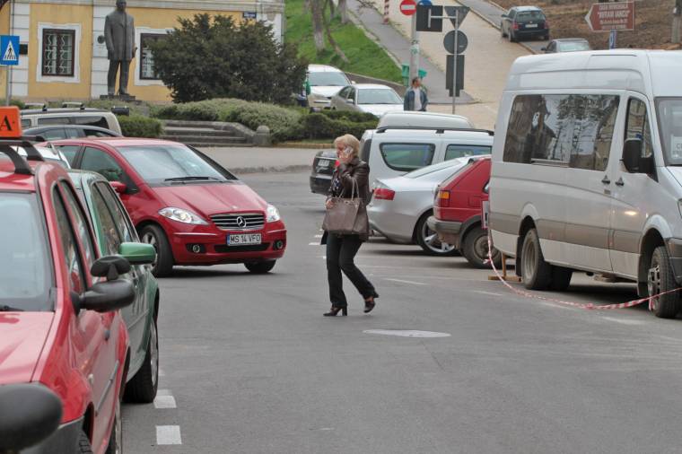 Gyerek futott ki az autó elé