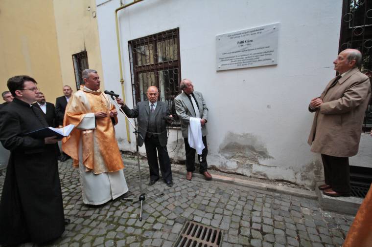 A meghurcolt plébánosokra emlékeztek