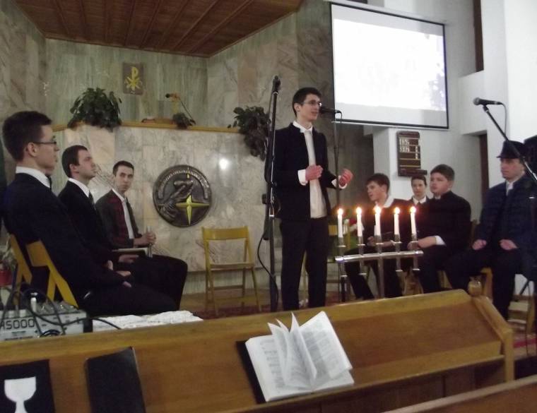 Lobogott a fehéregyházi tábortűz