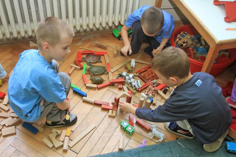 Kötelezővé válik az óvodai oktatás a bukaresti szenátus által elfogadott törvény szerint