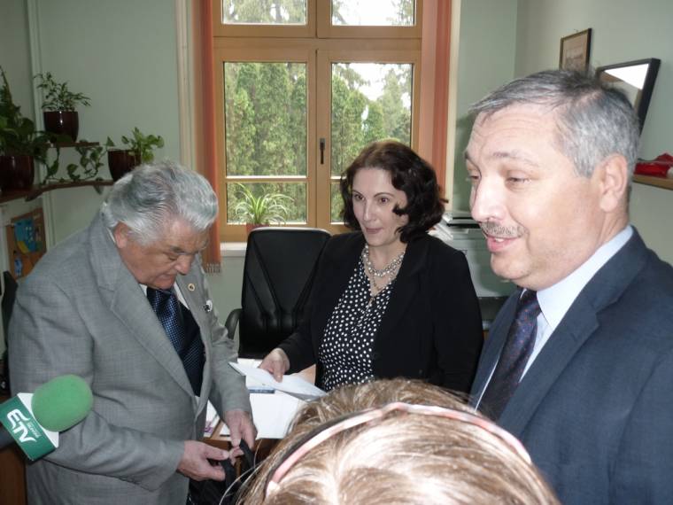 Tiltakozásként visszaadott díszdoktori cím