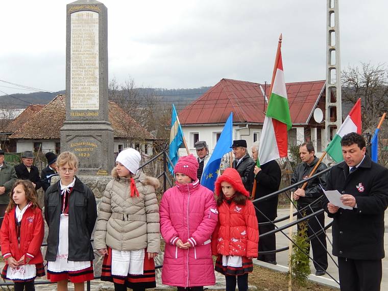 Ünnep a templomokban és az új kopjafánál
