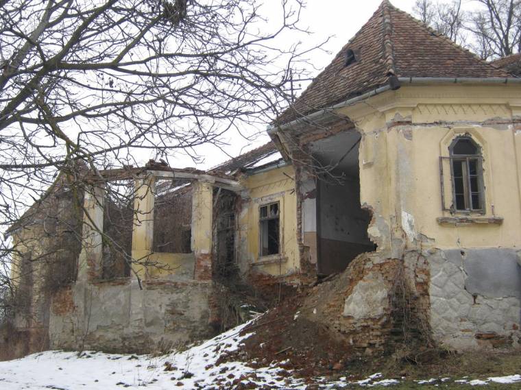 Összeomolhat a szentháromsági kastély