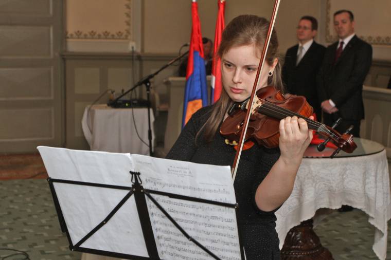 Mesterhegedű – gambiai ajándékként