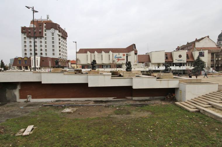 Kétszázezer Színház téri vendéglőkre