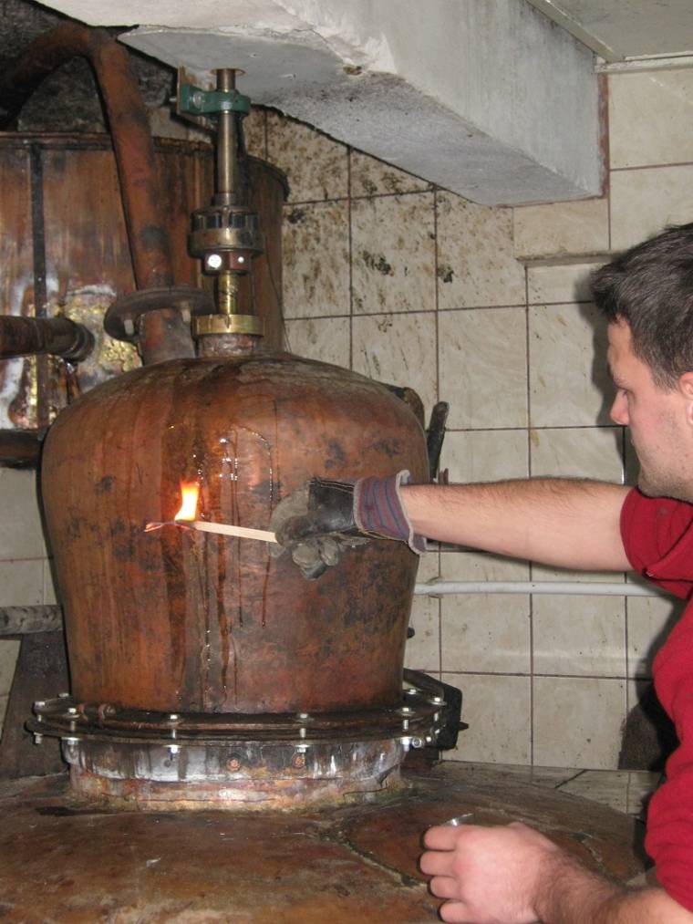 Adómentes pálinkafőzést ígér Ponta