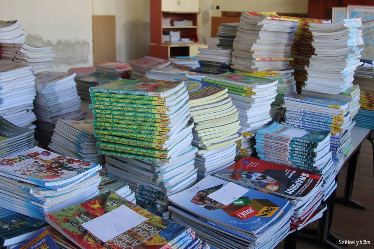 Egyetemi oktatók: „szakmai alapokon működő, a kisebbségek számára esélyegyenlőséget biztosító tankönyvkiadási rendszerre van szükség” &bullet;  Fotó: Haáz Vince