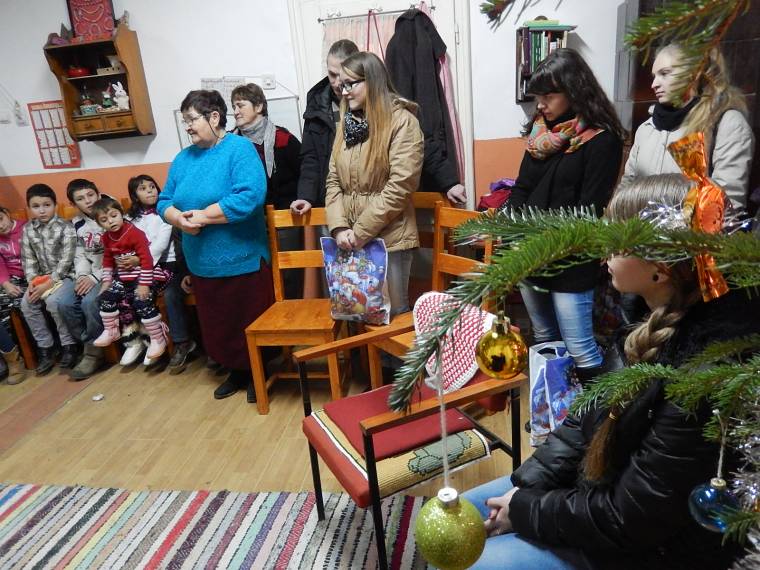 Önkormányzatok, civil szervezetek adományoznak karácsony küszöbén